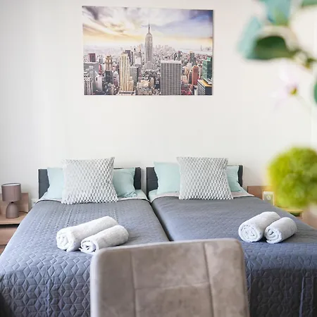 Apartment Komfort Mit Großem Balkon, Parkplatz&wifi - Nord