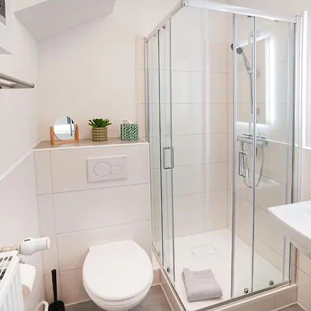 Apartment Komfort Mit Großem Balkon, Parkplatz&wifi - Nord