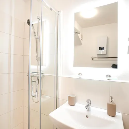 Apartment Komfort Mit Großem Balkon, Parkplatz&wifi - Nord *